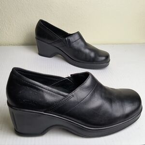 Eastland Black Clogs Shoes with Leather Finish and Slip-On Design 8M Casual